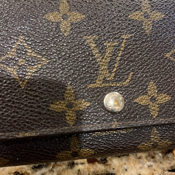 Authentic Louis Vuitton small wallet - Picture 9 of 12
